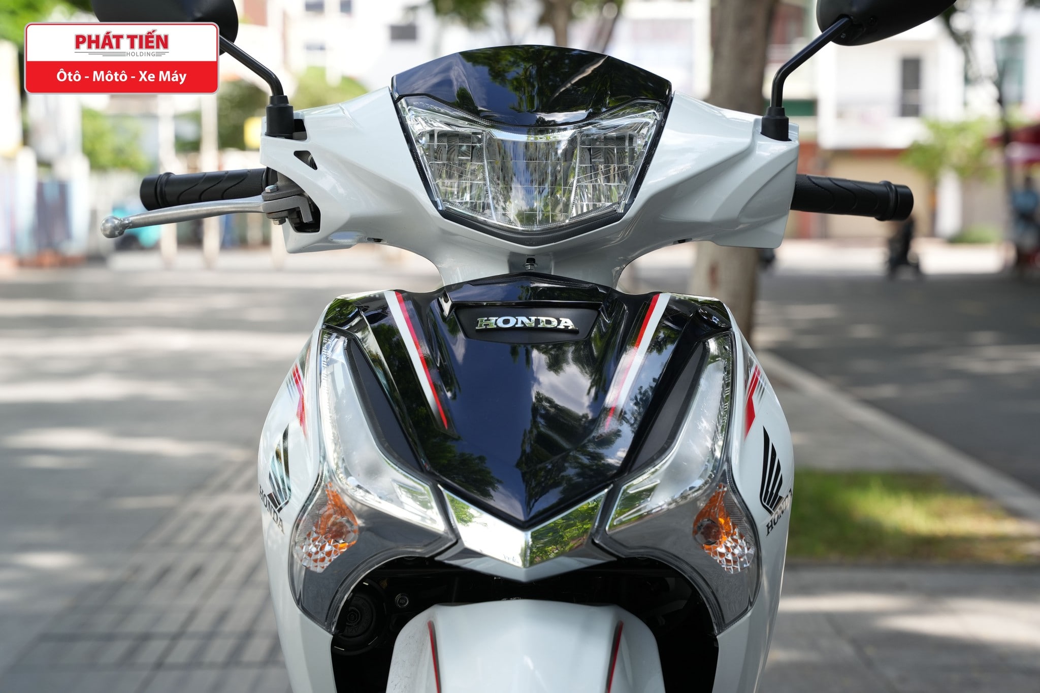 Future125cc Cao Cấp - Trắng Đen Tem Trang Trí