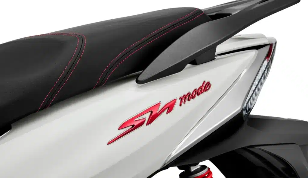Honda SH Mode 125 2027 – Logo 3D Tinh Xảo Nổi Bật