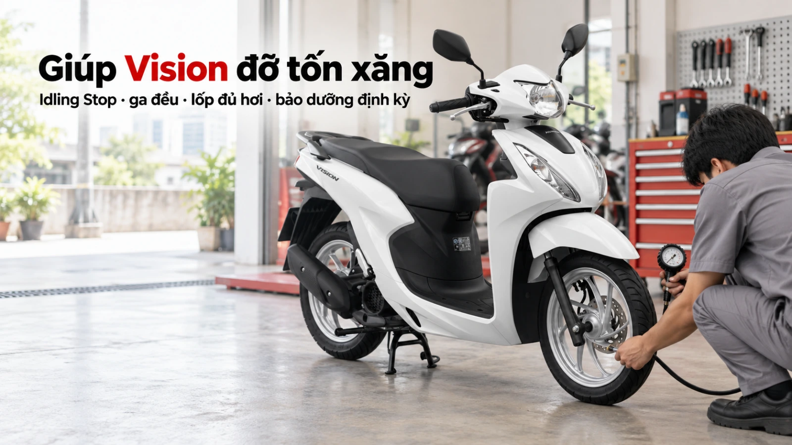 Kỹ thuật viên kiểm tra áp suất lốp xe Vision trong xưởng dịch vụ
