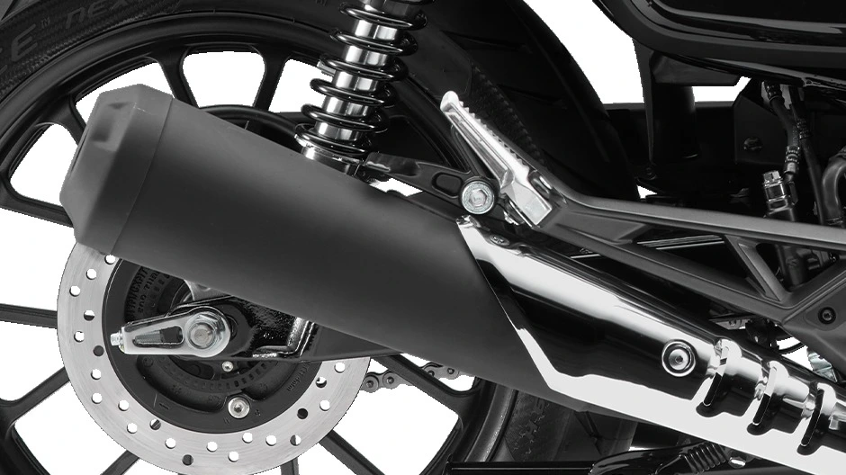 Ống xả, bánh sau 17 inch và phanh đĩa sau của Honda GB350S