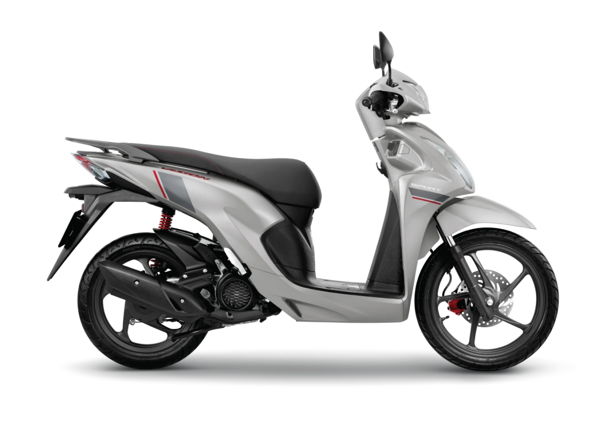 Honda Vision màu bạc nhìn từ bên hông, xe tay ga dung tích 109,5 cm³