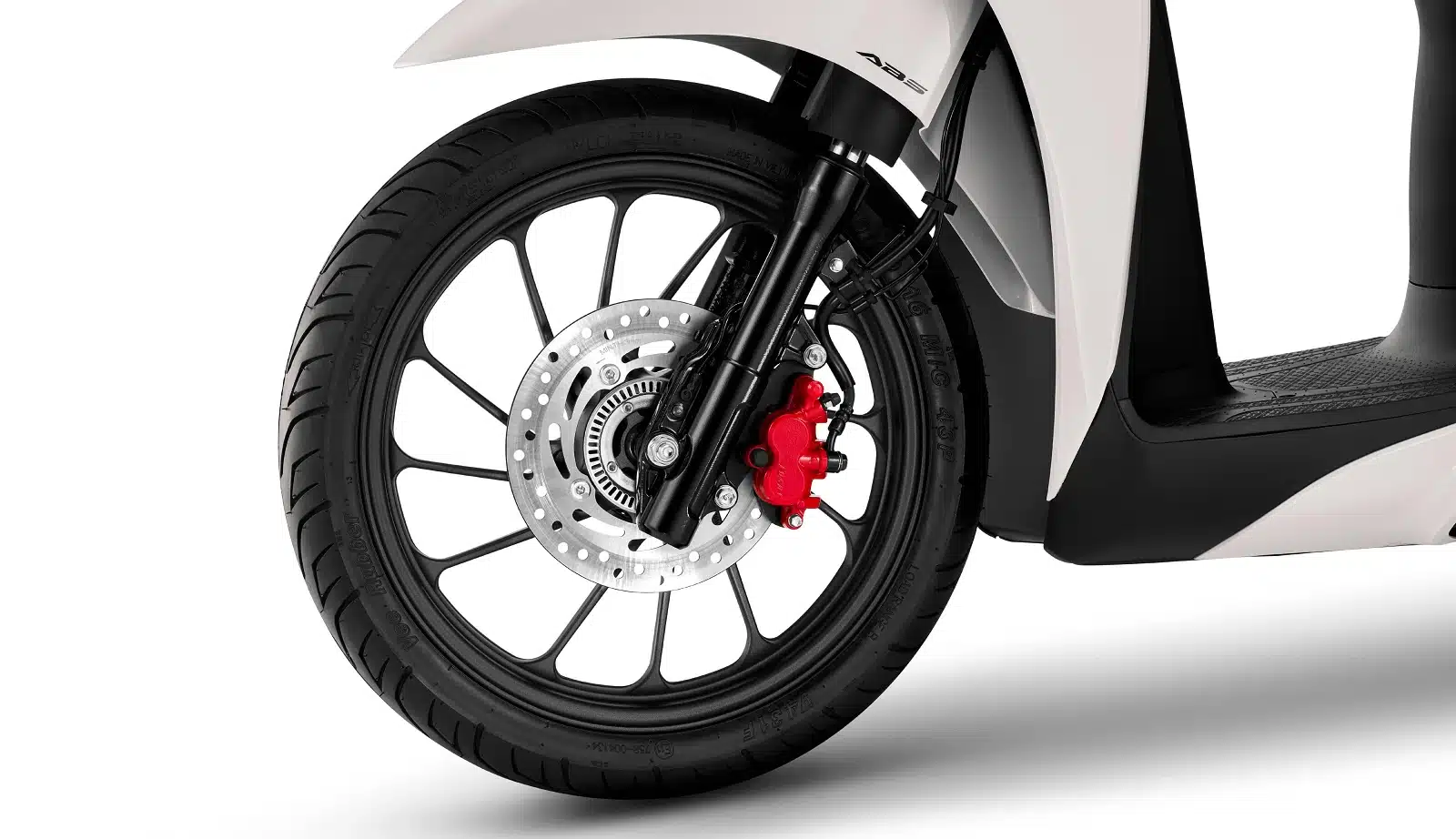 Bánh trước xe SH Mode 2027 với đĩa phanh và cùm phanh màu đỏ của hệ thống ABS